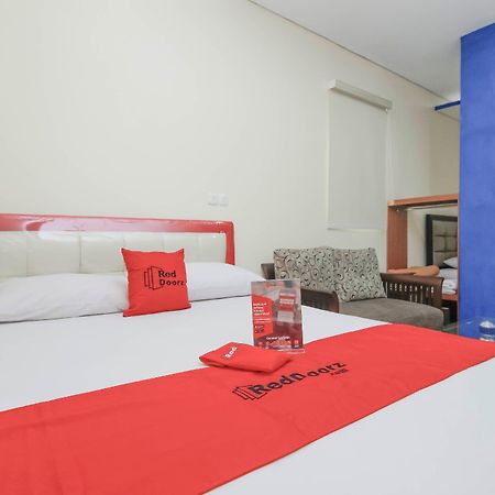 Reddoorz Plus @ Jalan Pemuda Jakarta Buitenkant foto