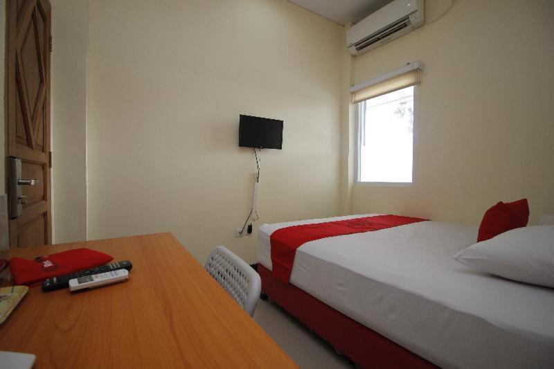 Reddoorz Plus @ Jalan Pemuda Jakarta Kamer foto