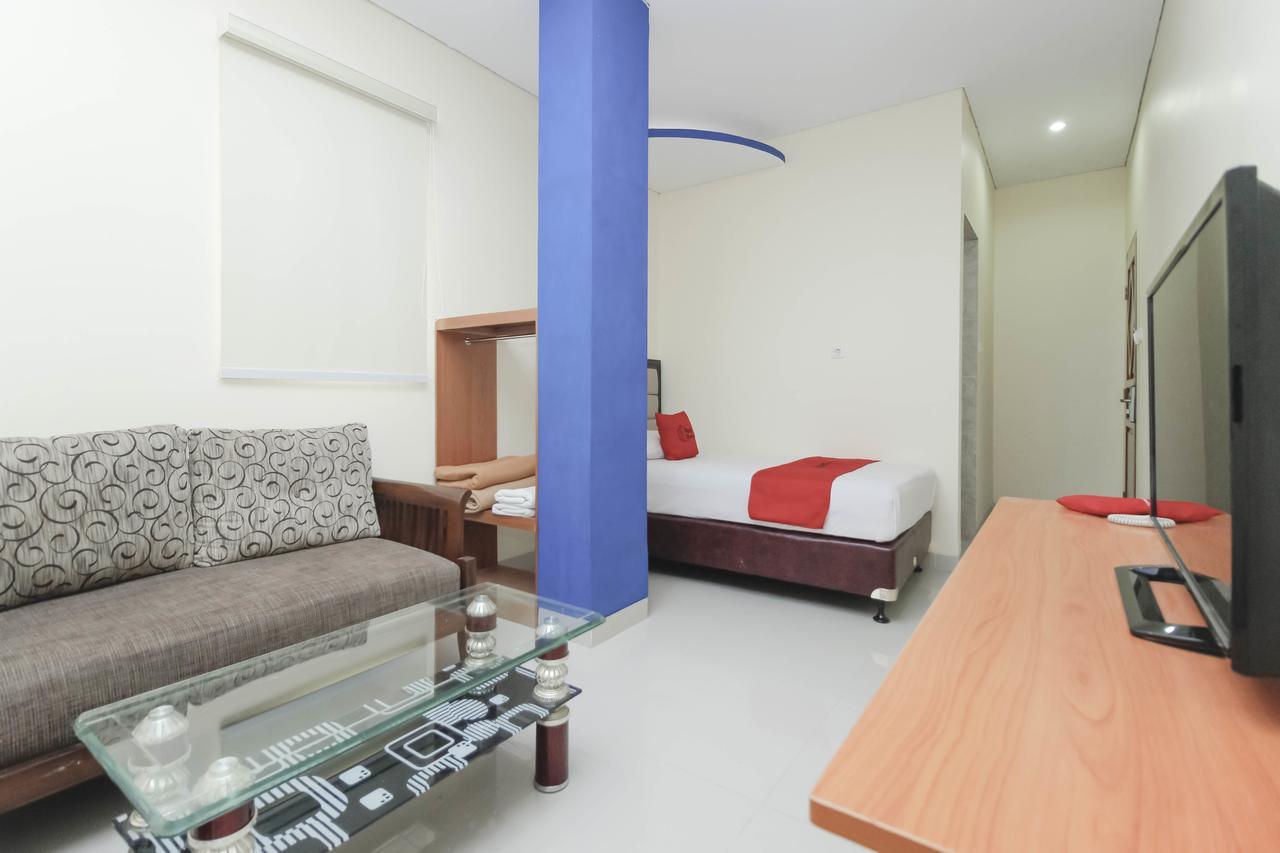Reddoorz Plus @ Jalan Pemuda Jakarta Buitenkant foto